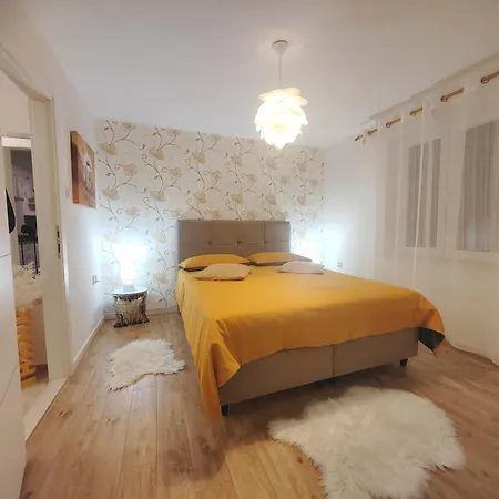 Cozy Kesovija Near Old Town شقة *