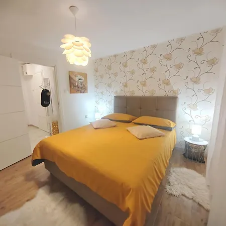 Cozy Kesovija Near Old Town شقة *