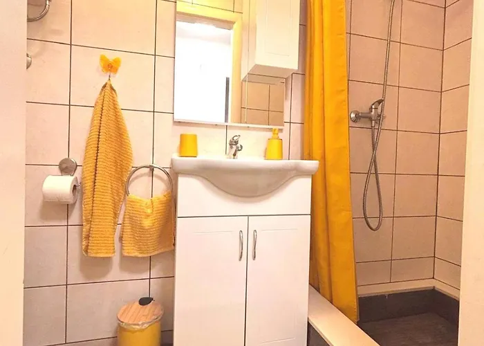 Cozy Kesovija Near Old Town شقة