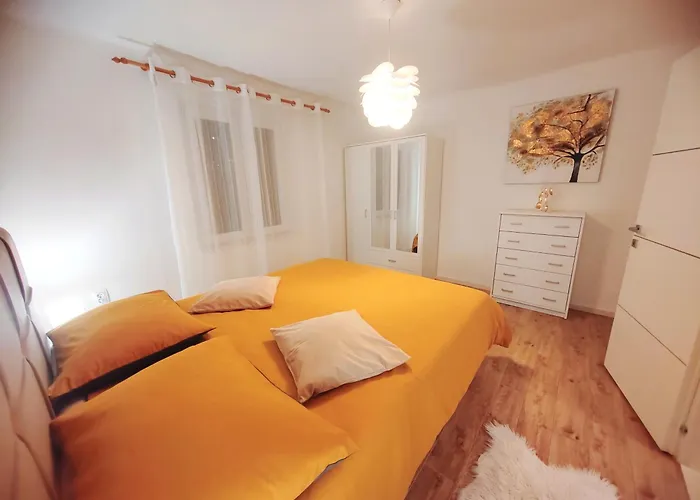 Cozy Kesovija Near Old Town شقة