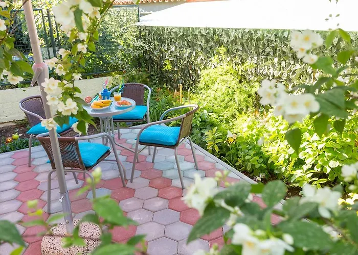 Cozy Kesovija Near Old Town شقة