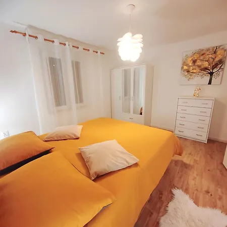 Cozy Kesovija Near Old Town Lejlighed