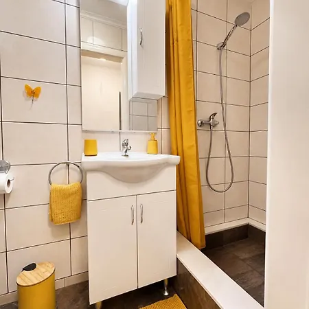 Cozy Kesovija Near Old Town Apartamento