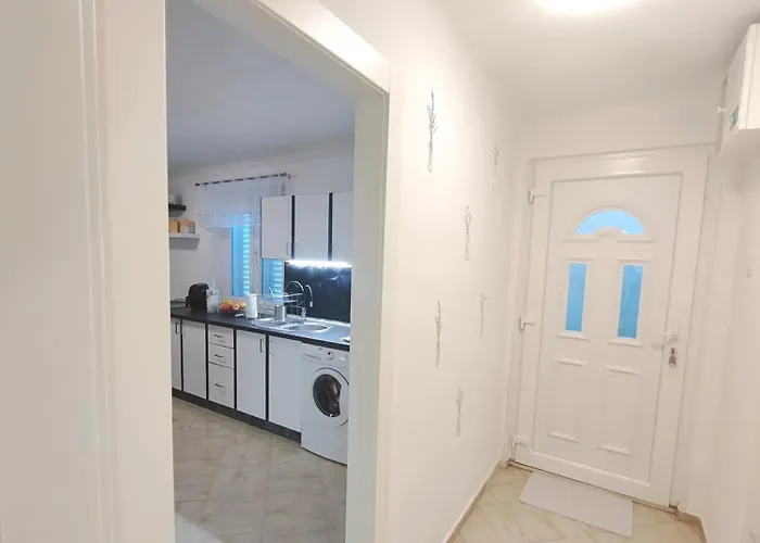 Cozy Kesovija Near Old Town Lejlighed *