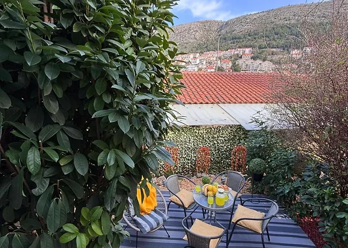 Cozy Kesovija Near Old Town Апартаменты *