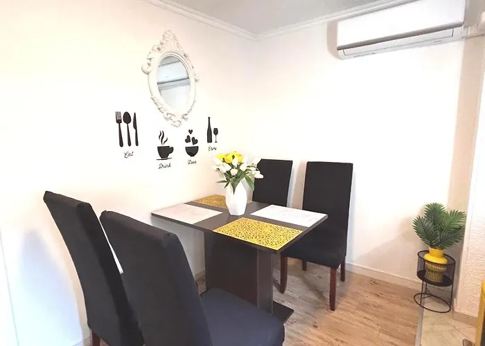 Cozy Kesovija Near Old Town Апартаменты