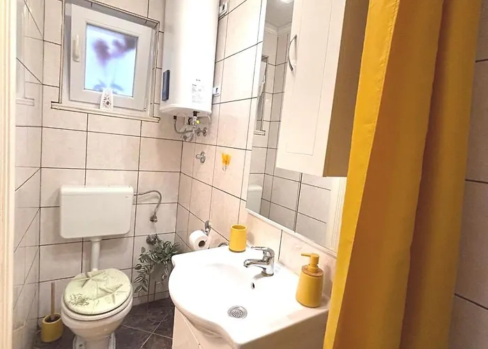 Cozy Kesovija Near Old Town 아파트 *
